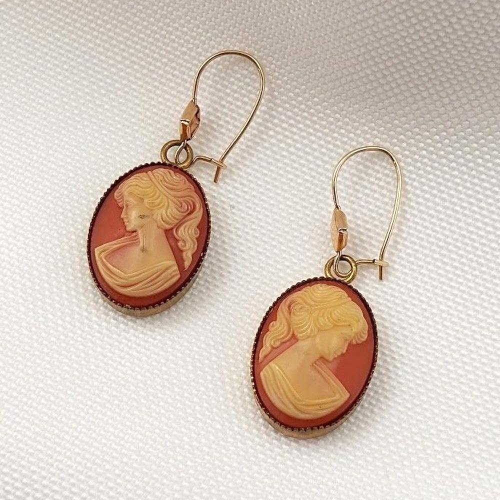 Vintage Victorian Revival Resin Cameo Drop Dangle Earrings Gold Tone Romantic